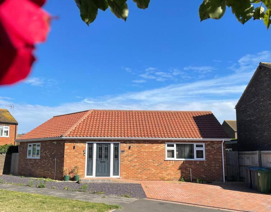 Stylish Boutique Bungalow Felixstowe Exterior photo